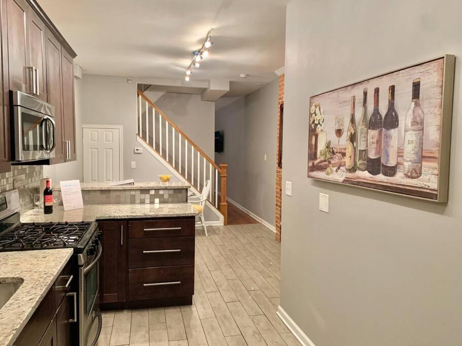 Upscale 2Bd/1.5Ba Townhome Mins To Jhh & Downtown Baltimore Exterior foto